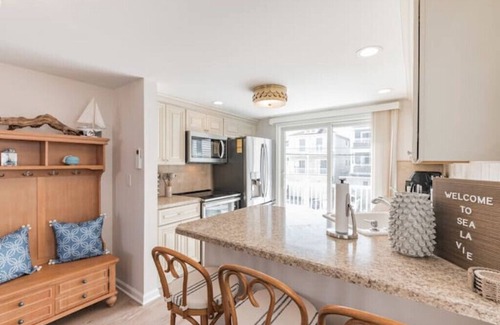 North End Apartment | Coastal Centrally Located - 2 bd/1 bath 2nd Floor Unit