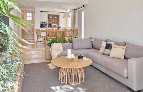 San Miguel de Abona Ski Chalet | Coastal Charm: Cozy Bungalow in Golf del Sur, Tenerife, 90