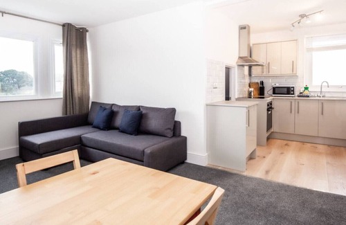St Leonards-On-Sea Apartment | Coastal Charm 1BR Flat near the Sea Street Parking