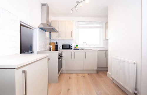 St Leonards-On-Sea Apartment | Coastal Charm 1BR Flat near the Sea Street Parking