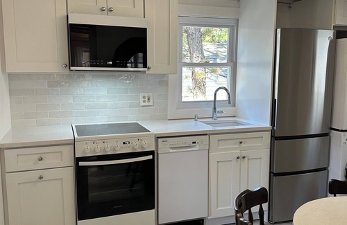 Southern Coast Cottage | Coastal Charm 2 Bedroom Beach Cottage~Steps 7 Miles of Sandy Beach Kinney Shores