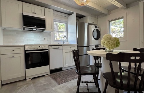 Southern Coast Cottage | Coastal Charm 2 Bedroom Beach Cottage~Steps 7 Miles of Sandy Beach Kinney Shores