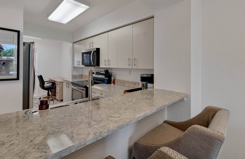 St. Petersburg Apartment | Coastal Charm Isla del Sol