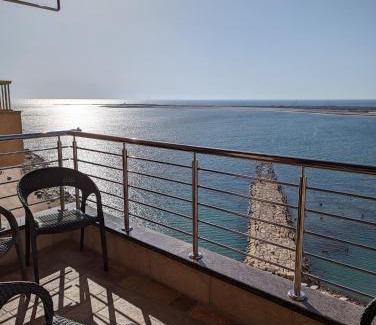 Al-Muntazah Apartment | Coastal Comforts Free Wi-Fi