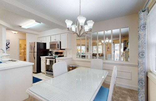Calabash Condo | Coastal Condo with golf on-site, shared pool and fitness center