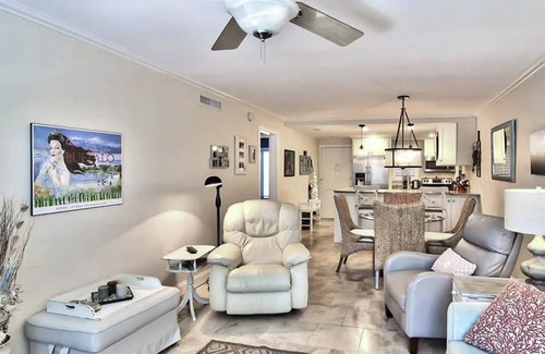 Largo Condo | Coastal condo with park, pool, tennis court, and grill access - W/D & central AC