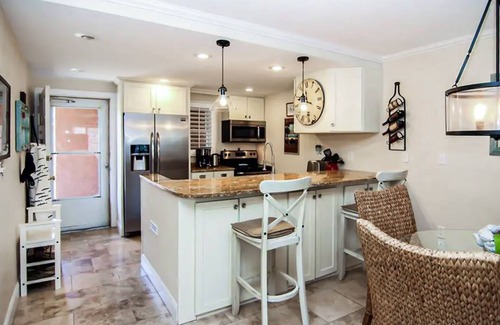 Largo Condo | Coastal condo with park, pool, tennis court, and grill access - W/D & central AC