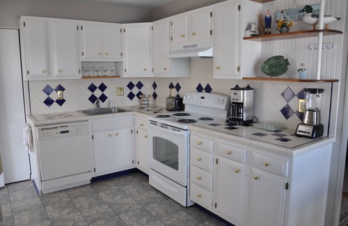 Ocean Pines Cottage | Coastal Cottage - Charm, Comfort and Spectacular Water Front near OC Beaches.