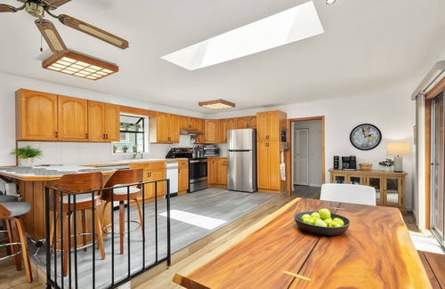 Birch Bay House | Coastal Cottage, 4 Large Decks, Close to Beach, Short or Long Stays!