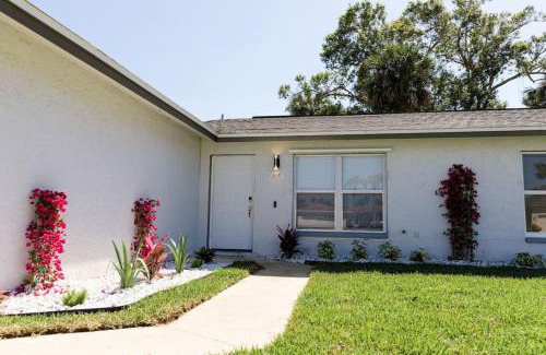 Naples Park House | Coastal Cottage House Walking Distance to Beach