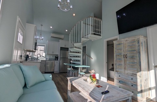 Morehead City Cottage | Coastal Cottage, walk to downtown Beaufort, close to beaches, pet friendly.
