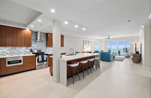 Daytona Beach Shores Condo | Coastal Escape Beach Front condo in Daytona Beach Shores with resort amenities