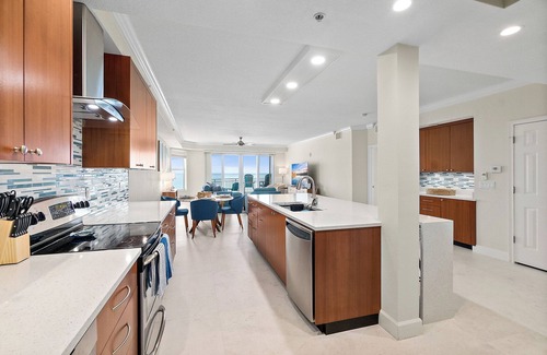 Daytona Beach Shores Condo | Coastal Escape Beach Front condo in Daytona Beach Shores with resort amenities