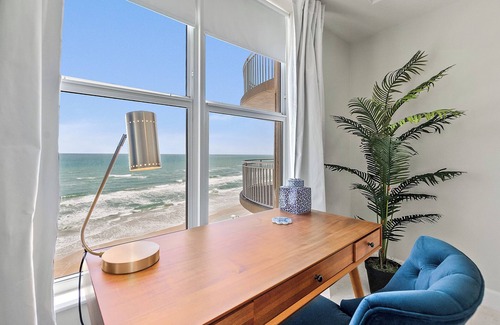 Daytona Beach Shores Condo | Coastal Escape Beach Front condo in Daytona Beach Shores with resort amenities