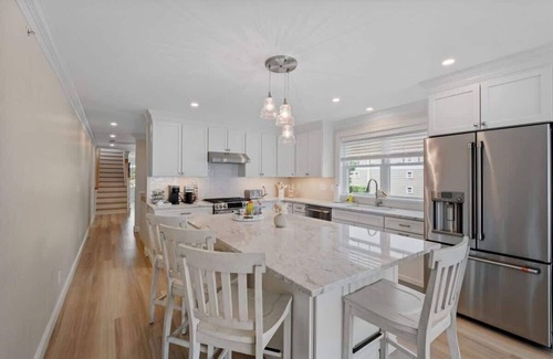 Hampton Condo | Coastal Escape: 3BR/4BA Luxury Retreat with Views