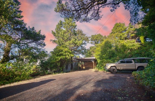 Lincoln City House | Coastal Escape | Ocean Views Hot Tub Pet-Friendly Yard