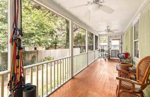 Brunswick House | Coastal Gem in Historic District Long term or Short term Great location