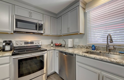 Niantic House | Coastal Getaway w/Porch, 2 Mi to Niantic Beach!