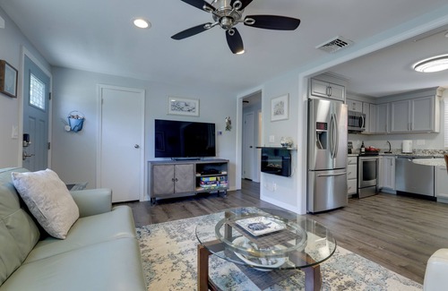 Niantic House | Coastal Getaway w/Porch, 2 Mi to Niantic Beach!