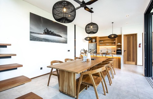 Munggu Villa | Coastal Haven: 5BR New Villa, 200m Canggu Beach