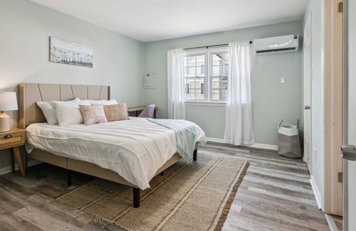 East Ocean View Apartment | Coastal Haven: A Relaxing Retreat for Corporate Travelers