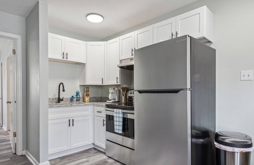 East Ocean View Apartment | Coastal Haven: A Relaxing Retreat for Corporate Travelers