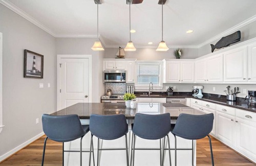 Galveston House | 'Coastal Hourglass'- Walk to Beach! Pets!