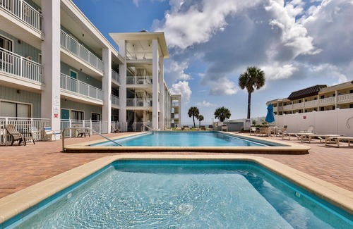 New Smyrna Beach Apartment | Coastal Life 206 - A 2nd floor studio with 2 single beds