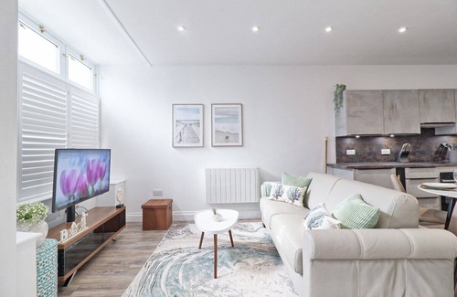 Walton on the Naze Apartment | Coastal Nest - Premium flat,3 Minutes to the Beach