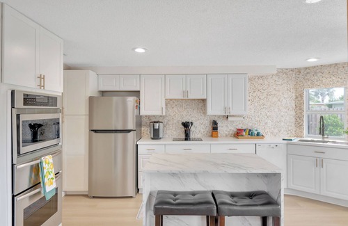 South Venice House | Coastal Oasis ~ Beaches, Parks, Shopping & Entertainment, Pet Friendly