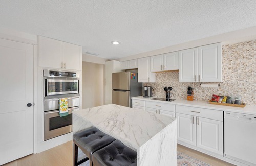 South Venice House | Coastal Oasis ~ Beaches, Parks, Shopping & Entertainment, Pet Friendly