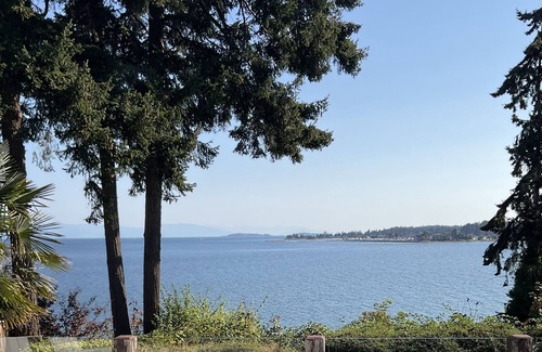 Regional District of Nanaimo House | Coastal Oceanfront, Private beach access Home on beautiful Parksville Beach