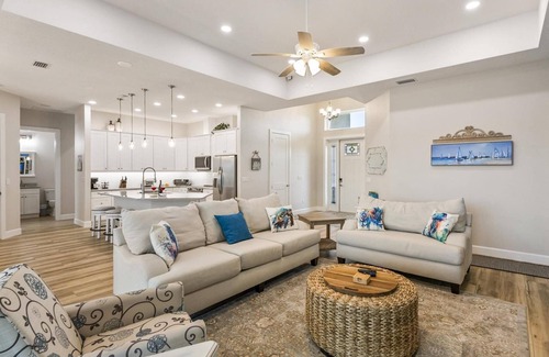 Palm Harbor House | Coastal Paradise Waterfront Pool Home | Dock | Palm Coast | Close To Beach
