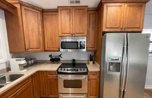 Ogden House | Coastal Retreat, 9 Min to the Beach, 12 Min to Downtown Riverwalk
