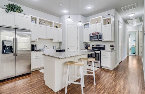Sailhouse House | Coastal snowbird-friendly house with pool, central AC & steps from the bay
