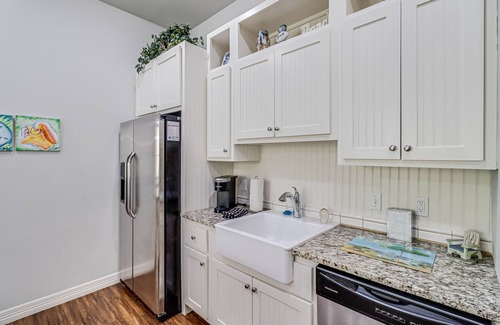 Sailhouse House | Coastal snowbird-friendly house with pool, central AC & steps from the bay
