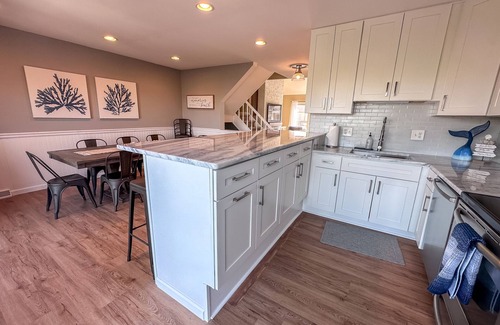 Southend House | Coastal Soul - Beach block, on cul-de-sac street, pet friendly.