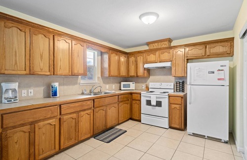 Aransas Pass House | Coastal Soul | Pet Friendly + Fenced in Yard!