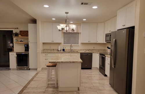 Gulf Breeze House | Coastal Stay ~ Hot Tub, Minutes to Beach, Bay Access