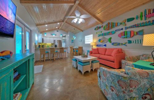 Port Aransas House | Coastal Vibe by AvantStay Sunset at the Pool and Playscape