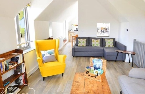 Wyke Regis Cottage | COASTGUARD LOOKOUT, family friendly in Wyke Regis