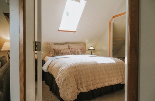 Tofino House | Cobble Wood Guesthouse