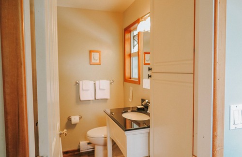 Tofino House | Cobble Wood Guesthouse