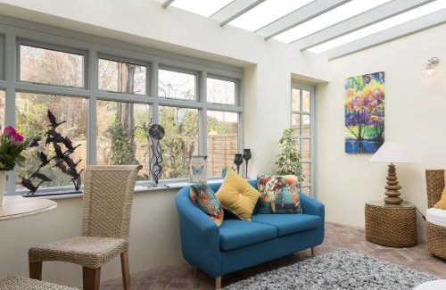 Pembridge House | Cobbler's Cottage
