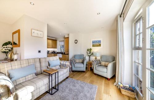 North Sunderland House | Cobblestone Cottage