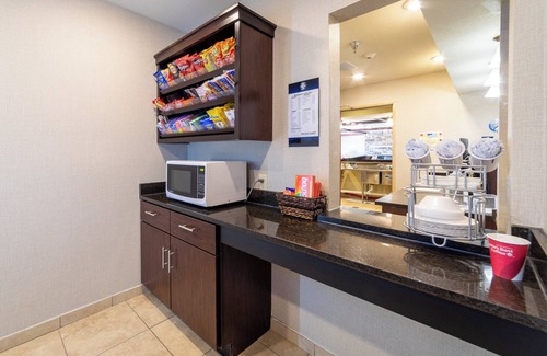 Eaton Hotel | Cobblestone Inn & Suites - Eaton