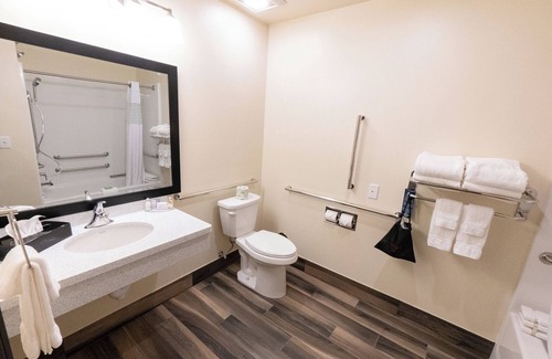 Sheldon Hotel | Cobblestone Inn & Suites - Sheldon