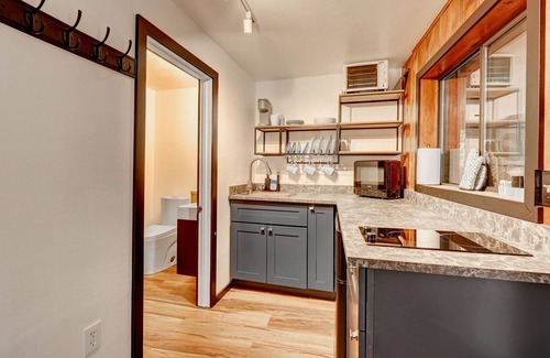 Idaho Springs Condo | Cobblestone: Relax & Play Creekfront Studio Condo