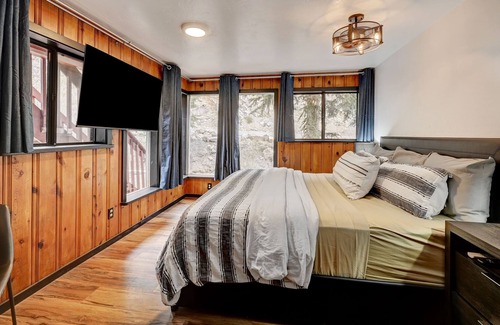 Idaho Springs Condo | Cobblestone: Relax & Play Creekfront Studio Condo