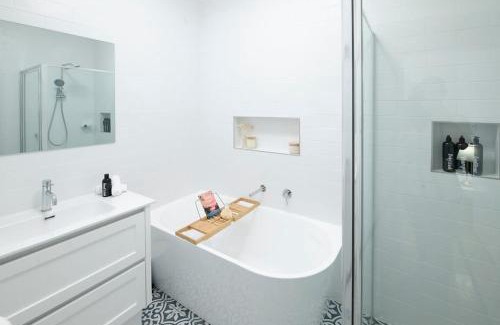 Dubbo House | Cobbora Cottage - Sleek & Stylish, Near Hospital